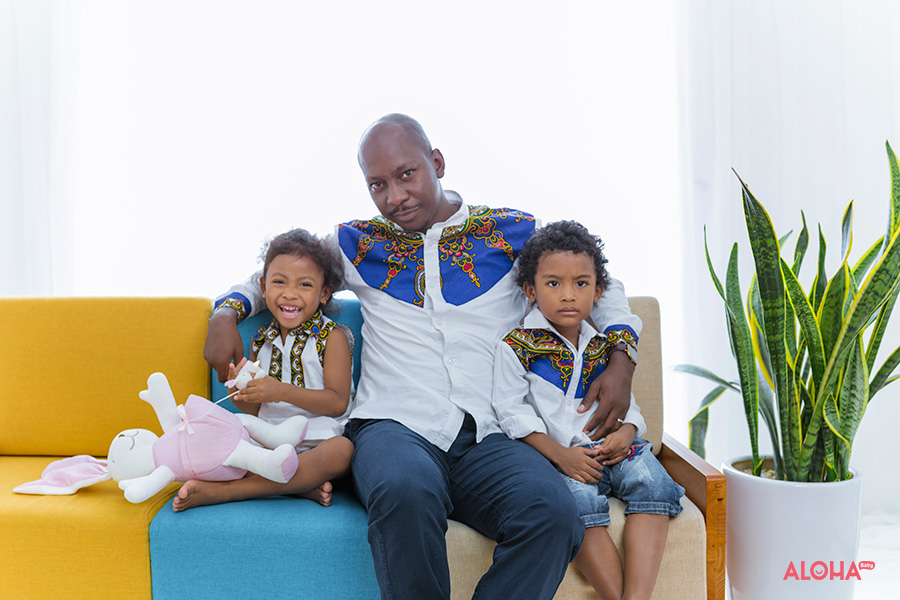 album ảnh gia đình cậu bé da đen